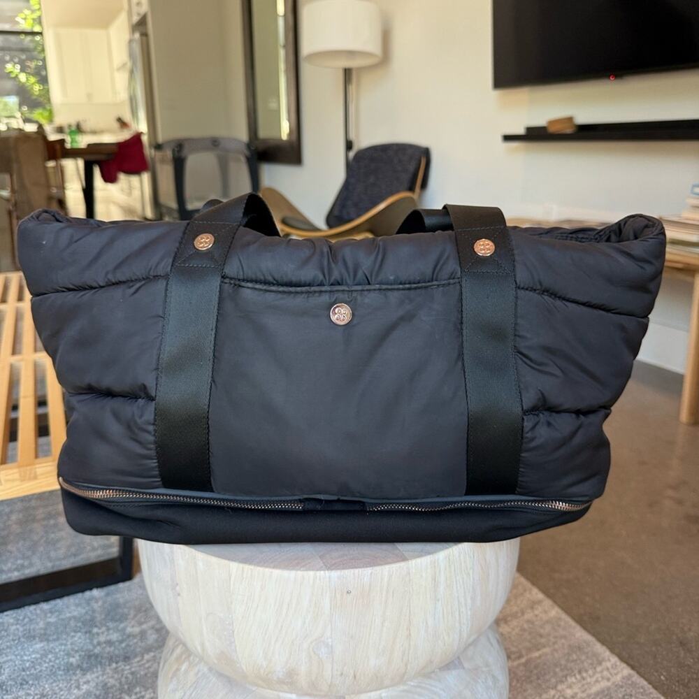 Sweaty Betty Icon Luxe Black Quilted Weekender Gym Bag - Picture 5 of 11